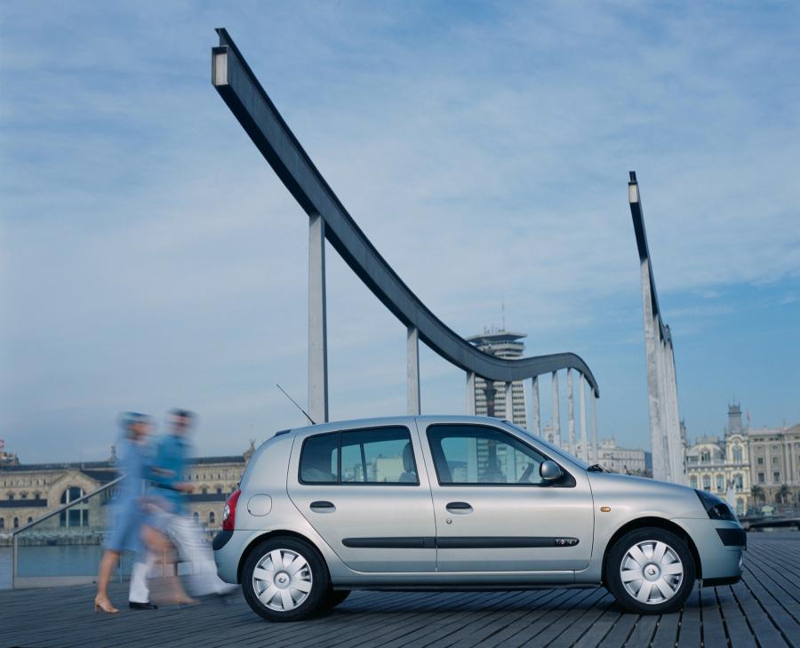  Renault Clio 5-Door 2001 года  (фото 3 из 14)